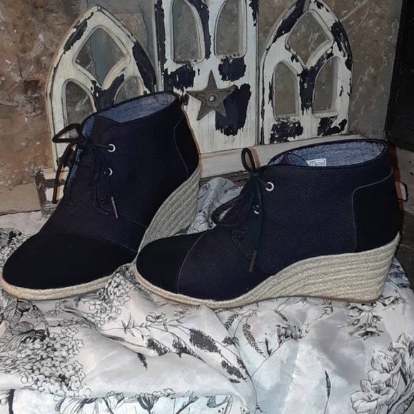 Toms Shoes - Toms wedge booties